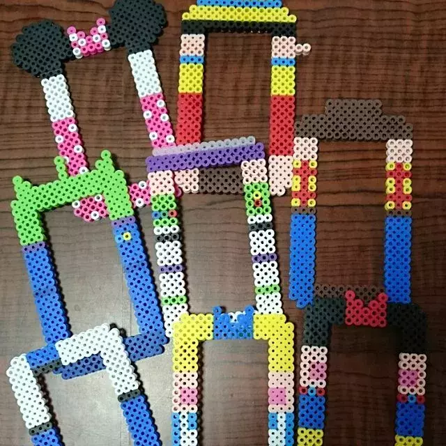 子どもと作る アイロンビーズでカラフルポップな実用小物 ローリエプレス 子どもと作る アイロンビーズでカラフルポップな実用小物 ローリエプレス