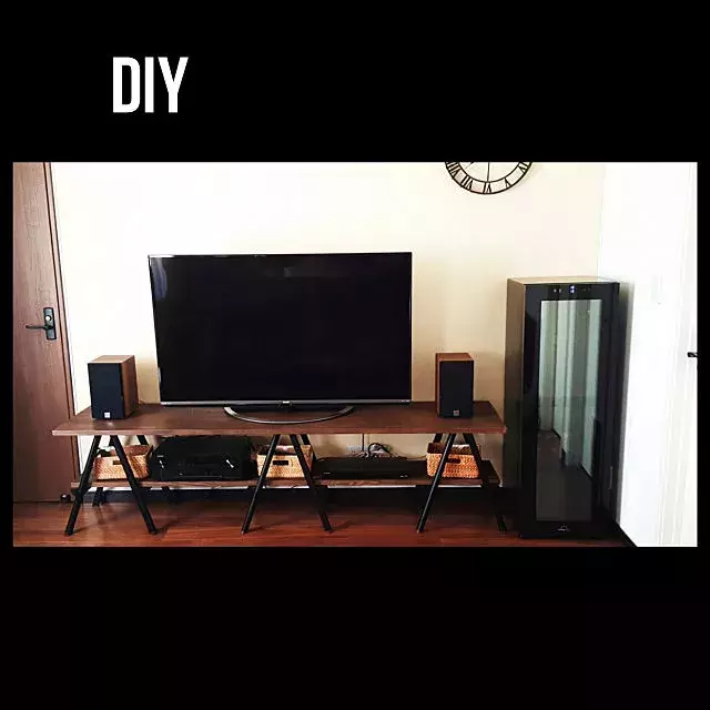 こだわりを詰め込んでもっと魅力的に テレビまわりのdiy ローリエプレス