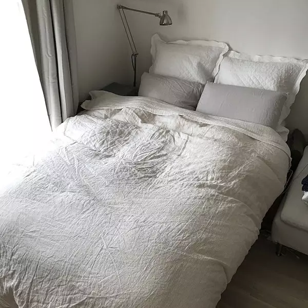 心地よいくつろぎ空間に 無印 ニトリで作るベッドルーム ローリエプレス