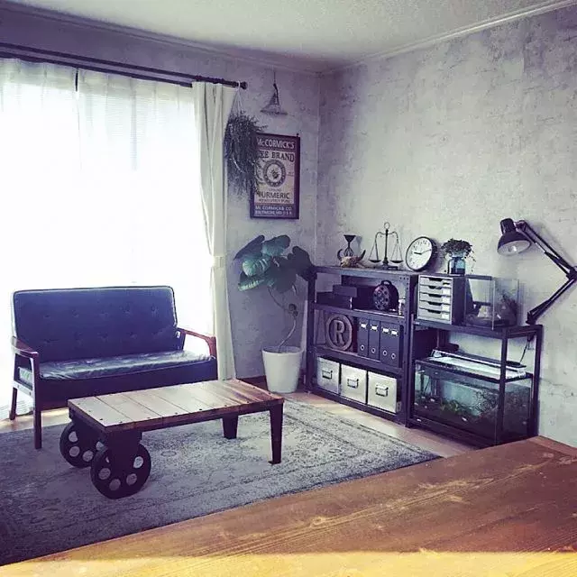 クールなのに温かみのある部屋 インダストリアルスタイル ローリエプレス