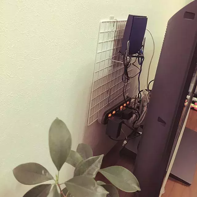 気になる生活感をすっきりカバー ルーター隠しをdiy ローリエプレス