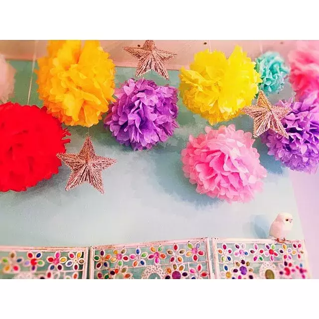 手軽に作れて無限にアレンジ ペーパーポンポンの飾り方 ローリエプレス