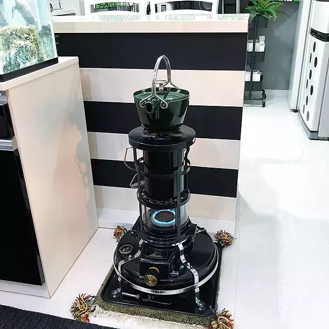 置くだけで絵になる空間に アラジンストーブのある暮らし ローリエプレス 置くだけで絵になる空間に アラジンストーブのある暮らし ローリエプレス