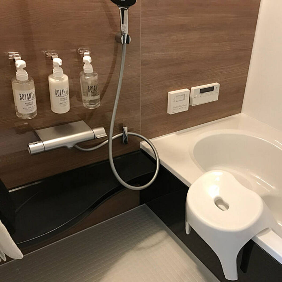使いやすく掃除もしやすい シャンプーボトルの置き方実例 ローリエプレス