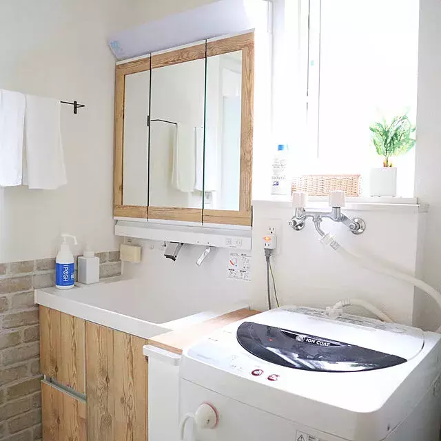 暗いなんて言わせない 洗面所 トイレが変身するアイデア ローリエプレス