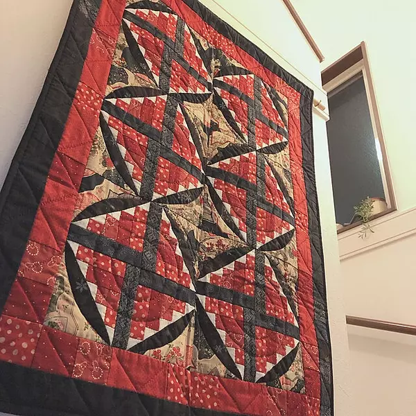 ハンドメイドでほっこり パッチワークキルトのあるお部屋 ローリエプレス