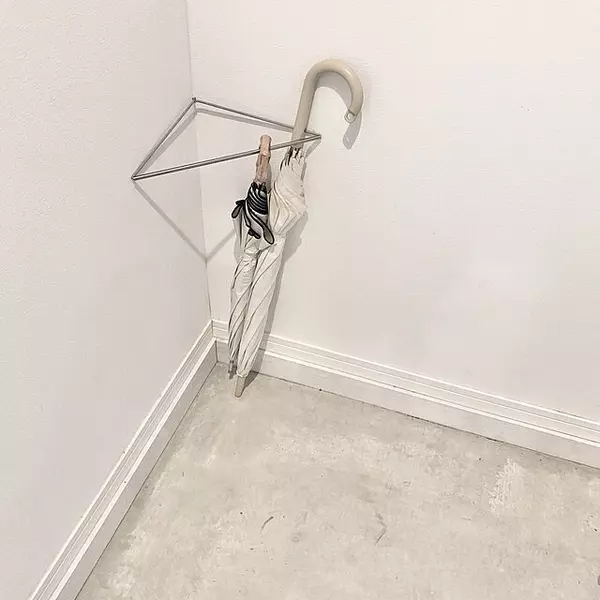 雨の日でもすっきり快適な玄関に 傘やレインコートなどの雨具収納術 ローリエプレス