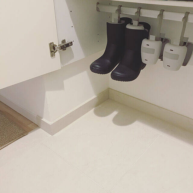 雨の日のわずらわしさを解消する 濡れた傘や雨具の一時置き場が便利です ローリエプレス