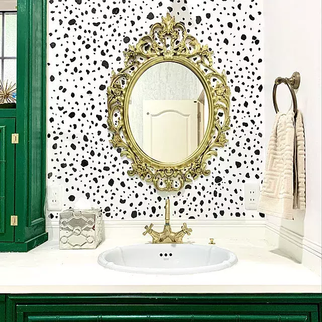 アニマル柄をポイントに ラグジュアリー感ただようインテリア ローリエプレス