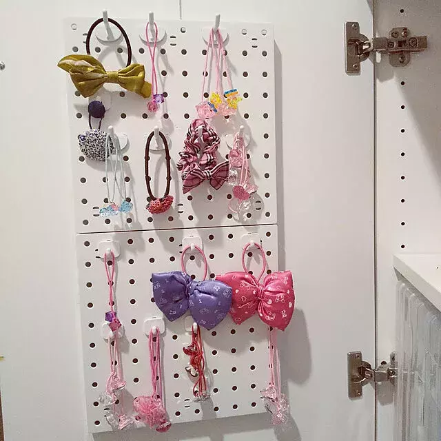 見つけやすい取りやすい片づけやすい フックを使ったヘアゴム収納 ローリエプレス