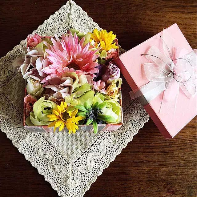 ひと手間かけてもっと華やかに 造花のアレンジ リメイク ローリエプレス ひと手間かけてもっと華やかに 造花のアレンジ リメイク ローリエプレス