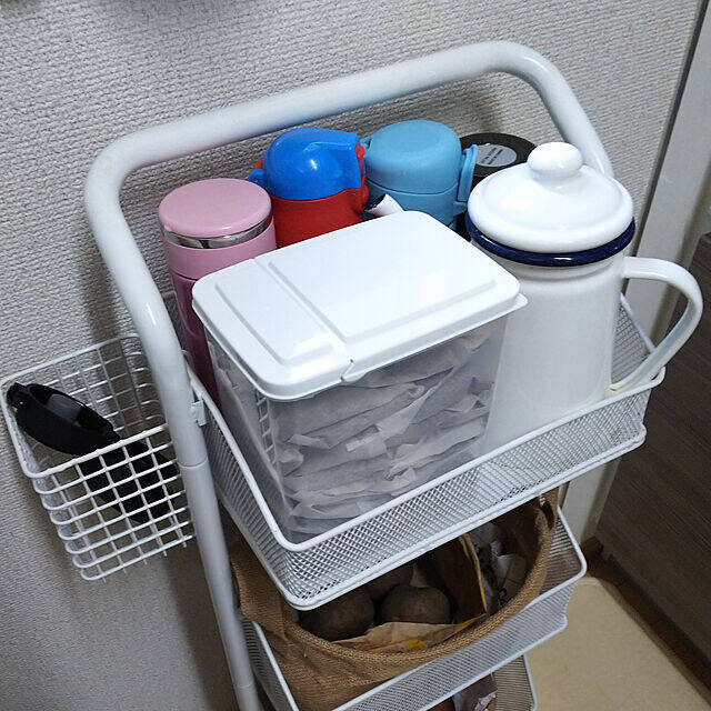 水筒をスッキリ収納するアイデア 乾かしながらの保管方法も必見 ローリエプレス