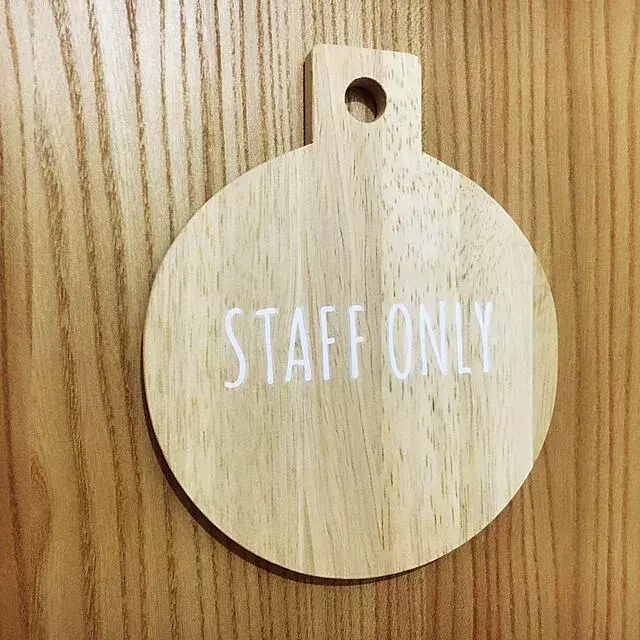 いつものドアが変わる さまざまな材料で作るドアプレートdiy ローリエプレス