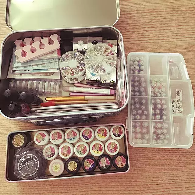 見ているだけで気分のあがる空間に ジェルネイルアイテムの収納 ローリエプレス