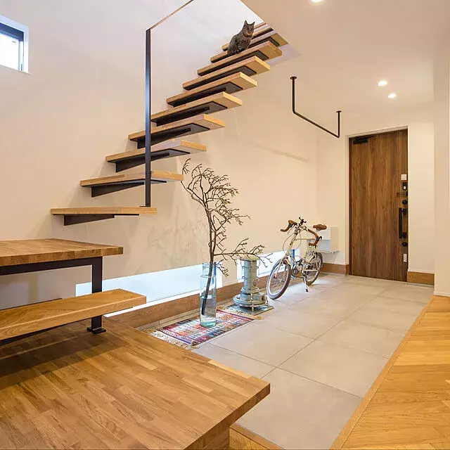 暮らしにゆとりが生まれる 多目的に使える広い玄関土間のあるお家 ローリエプレス