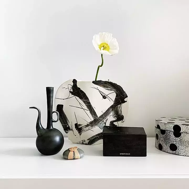 イタリアの陶芸家が生み出す アートになるフラワーベース By Aoipenさん ローリエプレス