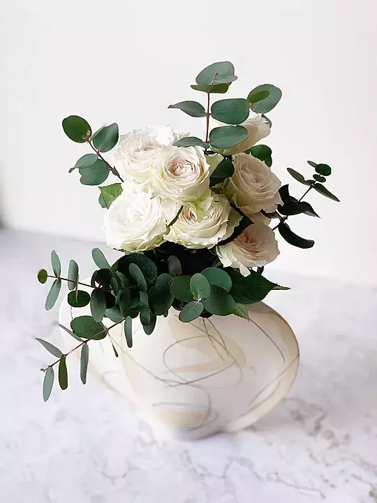 イタリアの陶芸家が生み出す アートになるフラワーベース By Aoipenさん ローリエプレス