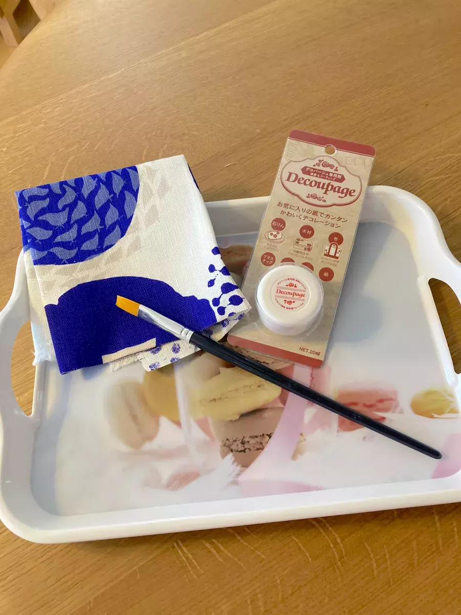 プラスチックトレーを好みの色柄にリメイクする簡単テクニック By Bestwishes Ryokoさん ローリエプレス プラスチックトレーを好みの色柄にリメイクする簡単テクニック By Bestwishes Ryokoさん ローリエプレス