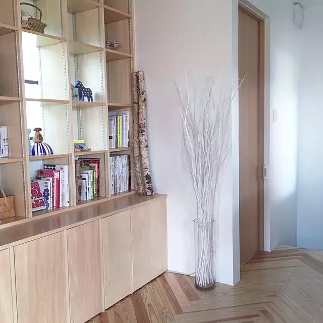 はっとするようなアクセントに お部屋に取り入れたい枝ものディスプレイ ローリエプレス