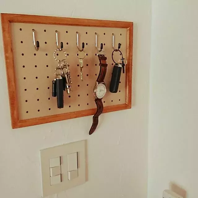 収納にもディスプレイにも大活躍 パンチングボードを使ったインテリア ローリエプレス