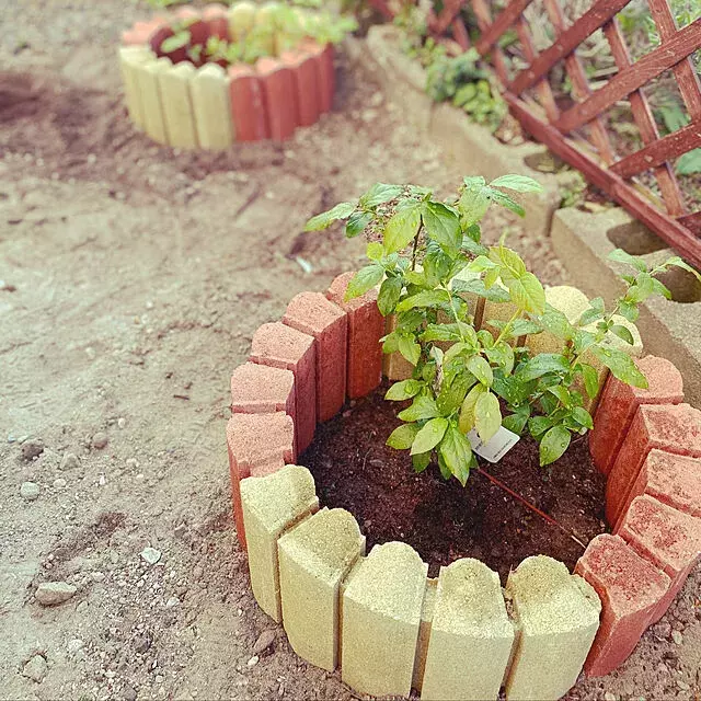 花壇で庭を自分らしく演出したい方へ 花壇のdiyアイデア ローリエプレス 花壇で庭を自分らしく演出したい方へ 花壇のdiyアイデア ローリエプレス