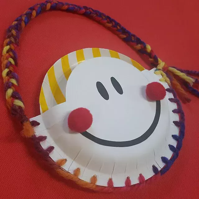 100均グッズが超便利 アイデアしだいでいろいろできる手作りおもちゃ ローリエプレス