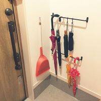 玄関の壁・扉・隙間を有効活用！傘立ていらずのスマートな傘収納アイデア集