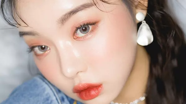 大人気モデル セウンちゃんに教わる The韓国女子なクールレッド メイク ローリエプレス