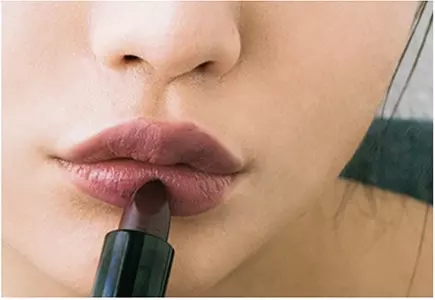 赤い唇はもう古い おしゃれに差がつく パープルlip女子 メイク術 ローリエプレス