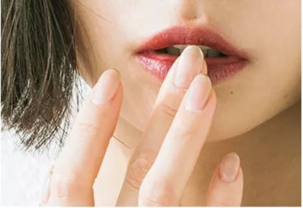 赤い唇はもう古い おしゃれに差がつく パープルlip女子 メイク術 ローリエプレス