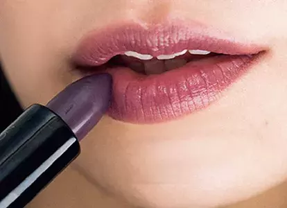 定番赤リップよりも冬らしく ダークカラーリップ メイク3選 ローリエプレス