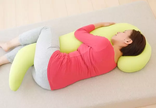 落ち着く 身体に良いことだらけな 横向き寝 ができる抱き枕が新発売 ローリエプレス
