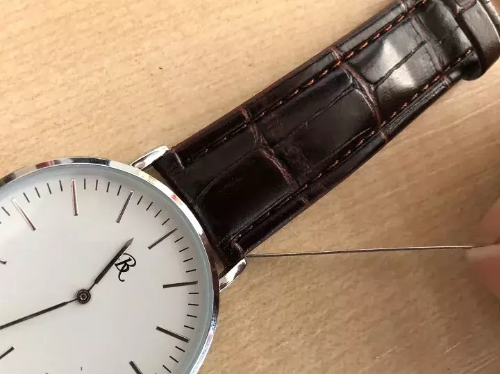 ダイソーの腕時計 電池交換 リメイク ベルト交換も 優秀すぎるその理由 ローリエプレス ダイソーの腕時計 電池交換 リメイク ベルト交換も 優秀すぎるその理由 ローリエプレス