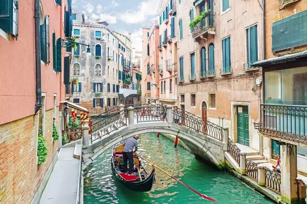 ベネツィア と ベニス の違いって どちらもイタリアにある都市だけれど ローリエプレス
