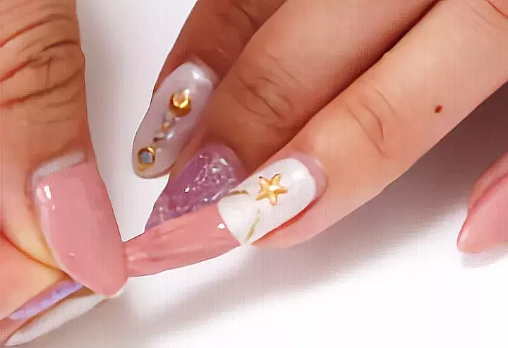 働くジェルネイル女子の必需品 派手なネイルを一瞬で隠せるアイテムがあった ジェルネイルへの復元も超簡単 ローリエプレス