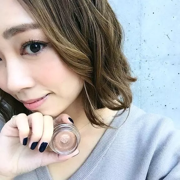 長年の愛用コスメは インスタグラマーの石田美奈子サンが登場 ローリエプレス
