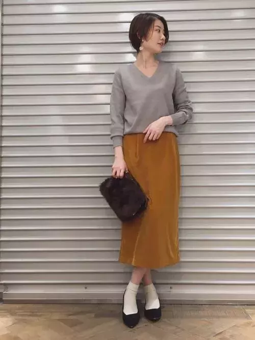 子どもっぽいなんて言わせない パンプス 白靴下の上品コーデ ローリエプレス