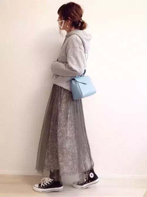 Guの スウェットプルパーカー を使った大人ガーリーコーデ集 ローリエプレス Guの スウェットプルパーカー を使った大人ガーリーコーデ集 ローリエプレス