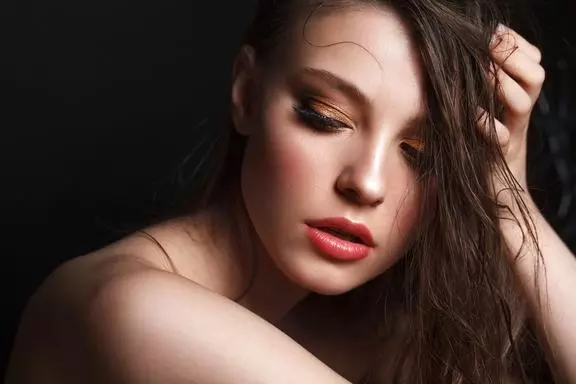 顔が怖い 問題をアイメイクで解消 怒っててもかわいい 彼ウケ抜群の癒し系メイクの方法 ローリエプレス