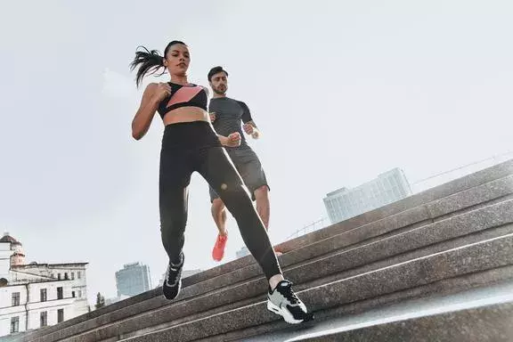 アラサーの出会いはスポーツポーツジムで スポーツジムで出会ったカップルのエピソード5つ ローリエプレス アラサーの出会いはスポーツポーツジムで スポーツジムで出会ったカップルのエピソード5つ ローリエプレス