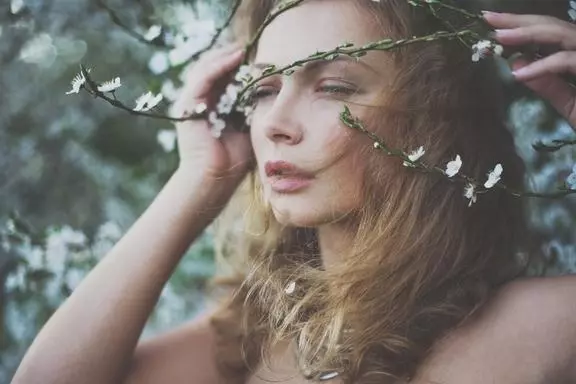 即効性アリ 花粉症時だから知っておきたい肌荒れ改善 美肌食べ物と簡単レシピ ローリエプレス