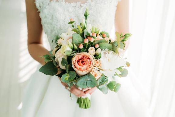 いとこの結婚式のご祝儀は 結婚祝いも必要 代のためのいとこの結婚式のマナーと相場 ローリエプレス