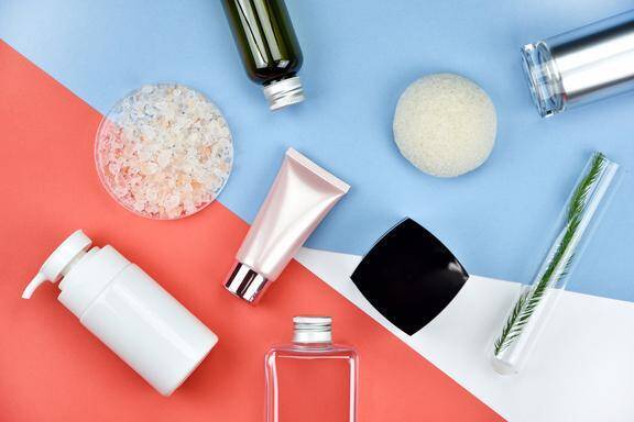 ハトムギ化粧水がいちばん人気 花粉症で肌かっさかさなときにみんなが愛用しているドラコススキンケア ローリエプレス