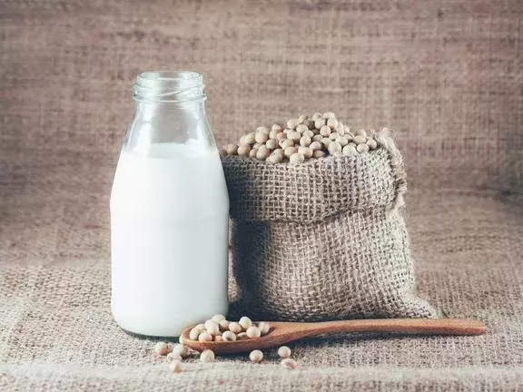 盛りブラだけじゃない ヌーブラ2枚重ね 胸シェーディング 脇肉マッサージ おっぱいを大きくみせる方法10 ローリエプレス