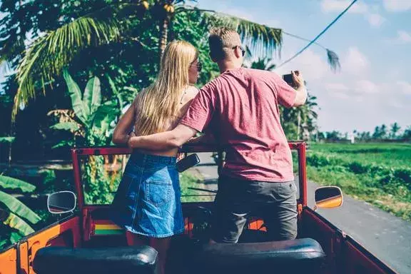 これが運命っていうやつですか 30代既婚男性に聞いた この子と結婚するんだろうな と思った瞬間5つ ローリエプレス