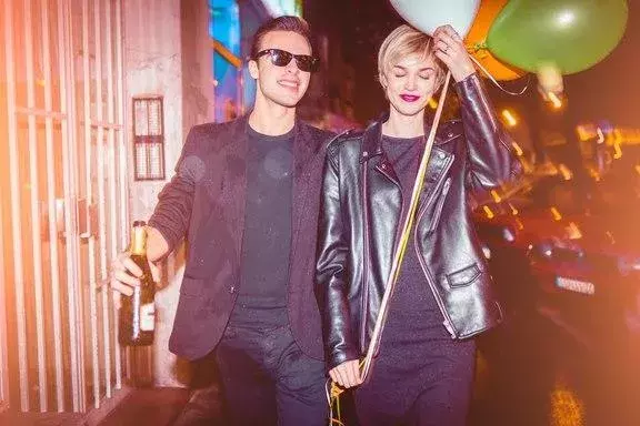 春夏に黒はオシャレor重い 18春夏のかわいい黒の着こなしと つい黒い服ばかり選んじゃう 女子への男の本音 ローリエプレス 春夏に黒はオシャレor重い 18春夏のかわいい黒の着こなしと つい黒い服ばかり選んじゃう 女子への男の本音 ローリエプレス