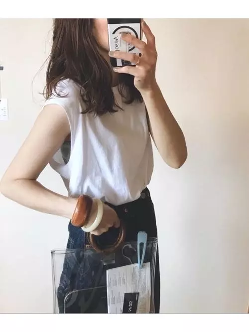 二の腕は細くスッキリみせたい ノースリーブ選びのポイント5つ ローリエプレス