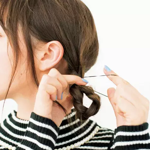 レトロ風味なヘアアレンジがいい ベレー帽 輪っか三つ編みのガーリースタイル ローリエプレス レトロ風味なヘアアレンジがいい ベレー帽 輪っか三つ編みのガーリースタイル ローリエプレス