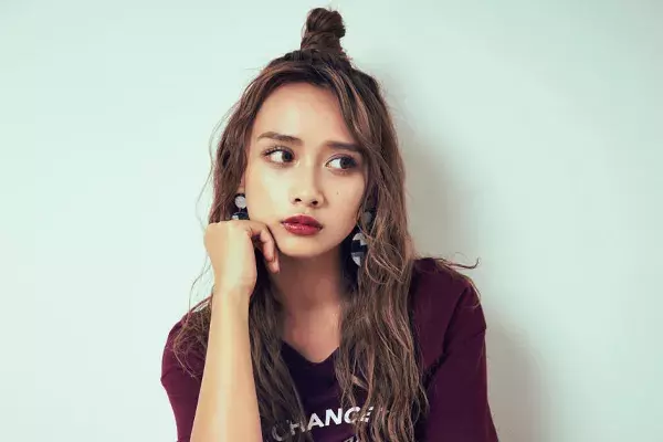 超人気ヘアスタイリストが作る 超絶オシャレな外国人のくせ毛風パーマアレンジ ローリエプレス