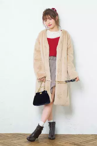 バレンタインのデートコーデはもう決めた 加藤ナナは 赤を効かせて大人っぽくギャップ狙い ローリエプレス バレンタインのデートコーデはもう決めた 加藤ナナは 赤を効かせて大人っぽくギャップ狙い ローリエプレス